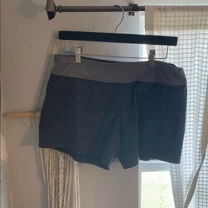 Lululemon shorts size 12⭐️🍋